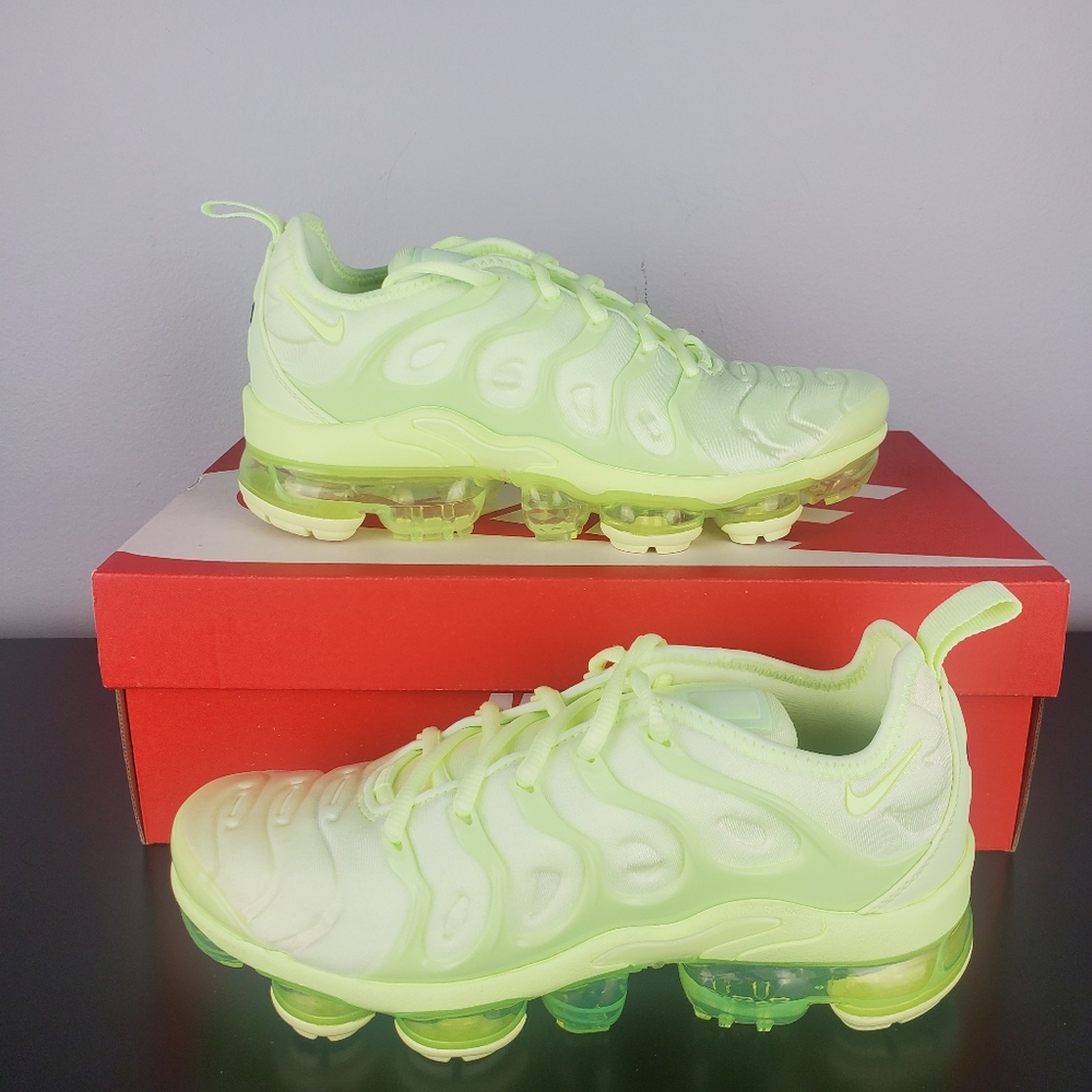 Nike Air VaporMax Plus Women's Running Shoes  Barely Volt  DJ3023-700